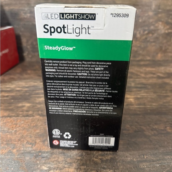 LED LightShow Christmas SpotLight in Green - Picture 2 of 4